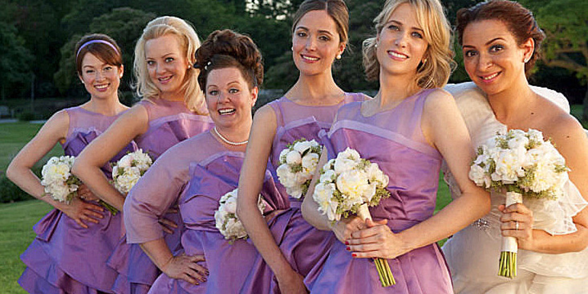 HOW TO INCORPORATE BRIDESMAID PEARLS INTO MODERN WEDDINGS