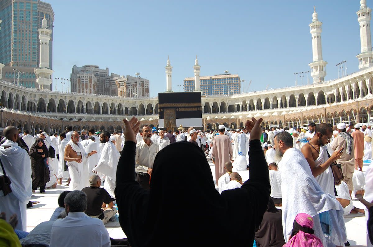 A Comprehensive Guide to Umrah Booking from the UK: December Packages and More - PENCIS