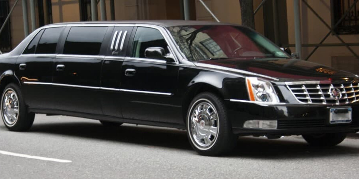 Milan in Luxury: Experiencing the City with Limousine Service