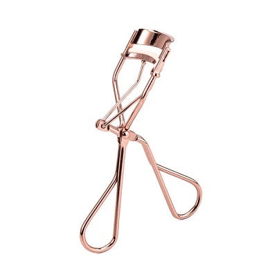 Does Using a Hooded Eyelash Curler for Hooded Eyes Make a Difference