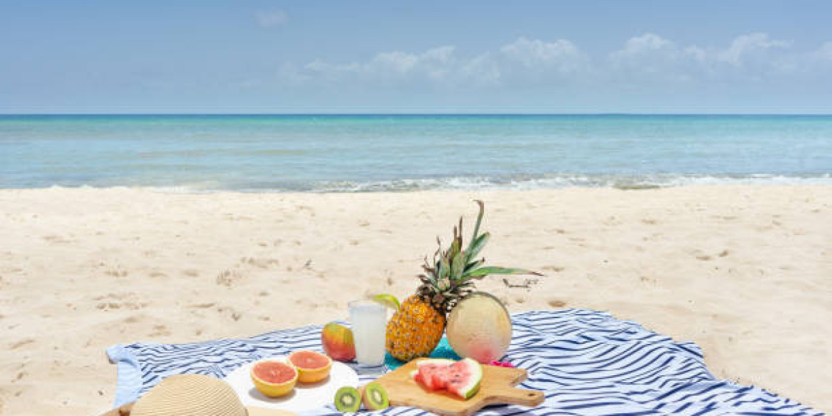 Beyond the Basket: Crafting an Unforgettable Luxury Beach Picnic