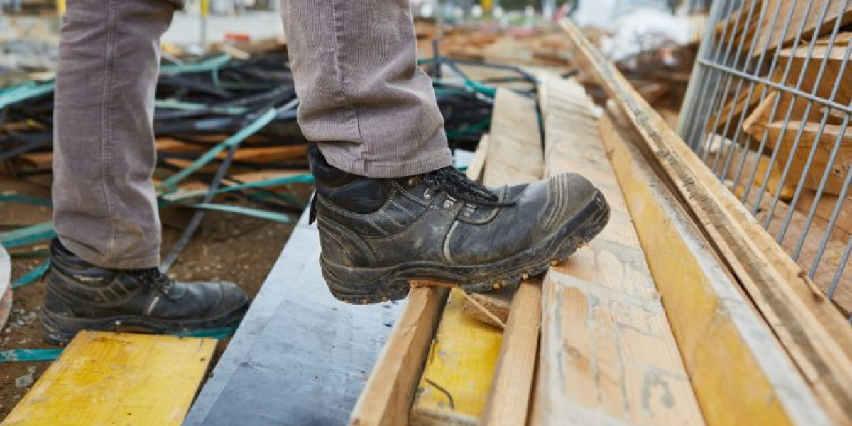 Industrial Safety Footwear Market: Size, Share, Growth, and Forecast (2024-2032)