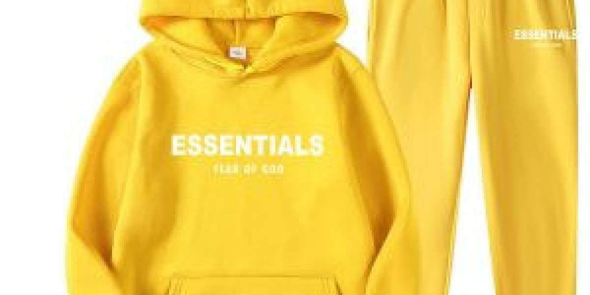 Every Day is an Adventure: How the Essentials Tracksuit Inspires You to Embrace Life’s Challenges