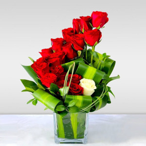 Send Flowers To Hyderabad | Flowers Delivery in Hyderabad - OyeGifts